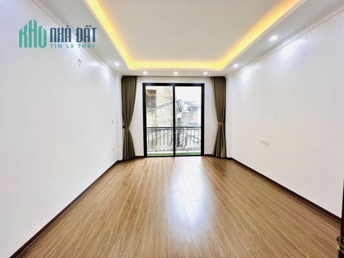 Cơ hội lớn : Bán nhà Trương Định , 56m2 , 5,2 tỷ , SỔ VUÔNG , vài bước ra đường lớn