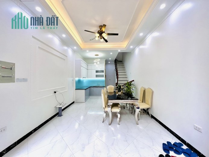 Cơ hội lớn : Bán nhà Trương Định , 56m2 , 5,2 tỷ , SỔ VUÔNG , vài bước ra đường lớn