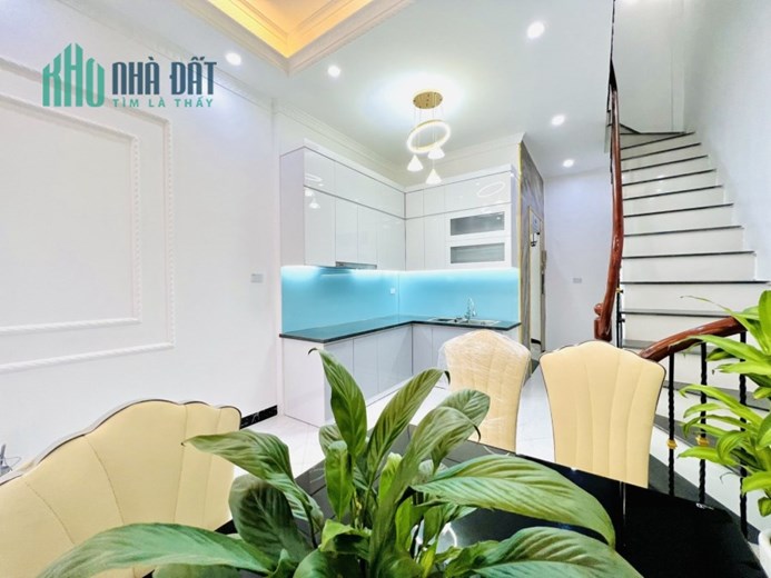 Cơ hội lớn : Bán nhà Trương Định , 56m2 , 5,2 tỷ , SỔ VUÔNG , vài bước ra đường lớn