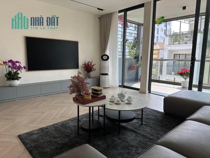 Nhà đẹp ở ngay đón Tết chủ tự xây Đê La Thành Ba Đình 35m2x5 tầng chỉ 4.5 tỷ.