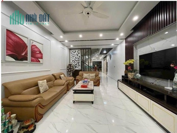 BÁN NHÀ TƯ ĐÌNH  40 M  5T   3,7 TỶ  FULL NỘI THẤT.