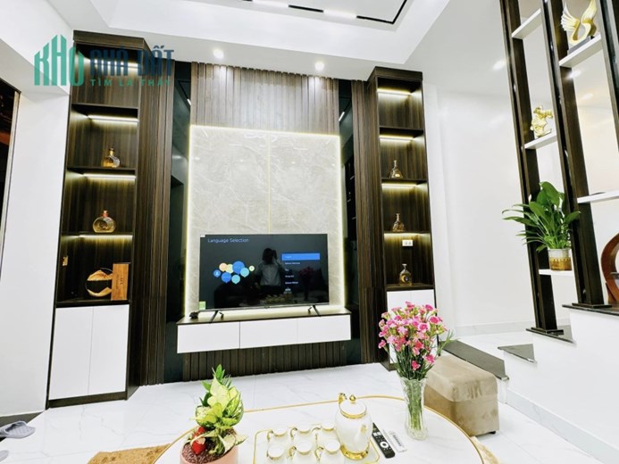 BÁN NHÀ 6 TẦNG LÔ GÓC 39M2, 4 NGỦ + WC KHÉP KÍN Ở SƯỚNG GẦN PHỐ Ô TÔ ĐỖ CỔNG NGÕ NÔNG