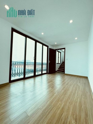 Bán nhà phân lô  Hoàng Văn Thái 40m 5 tầng lô góc 2 thoáng gần phố ở ngay chỉ 6 tỷ lh 0975124520