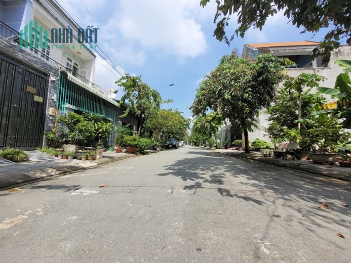Bán nhà KDC Long Sơn, Long Bình, Thủ Đức, DT 115m2, đường ô tô tránh nhau, giá chỉ hơn 5 tỷ.