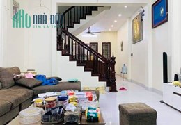 Bán nhà Phạm Tuấn Tài Hoàng Quốc Việt 62m4t giá 10.9 tỷ, phân lô, ô tô, 2 thoáng