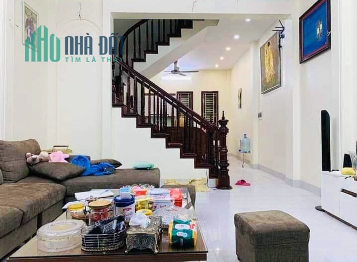 Bán nhà Phạm Tuấn Tài Hoàng Quốc Việt 62m4t giá 10.9 tỷ, phân lô, ô tô, 2 thoáng