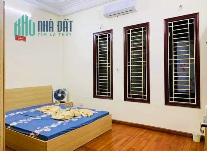 Bán nhà Phạm Tuấn Tài Hoàng Quốc Việt 62m4t giá 10.9 tỷ, phân lô, ô tô, 2 thoáng