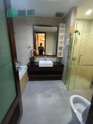 Cho thuê căn hộ The Everich , Đường 3/2, Phường 15, Quận 11 :  115m2, 2PN, 2WC, Full nội thất