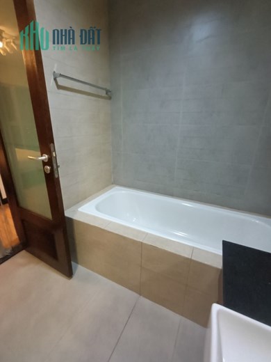Cho thuê căn hộ The Everich , Đường 3/2, Phường 15, Quận 11 :  115m2, 2PN, 2WC, Full nội thất