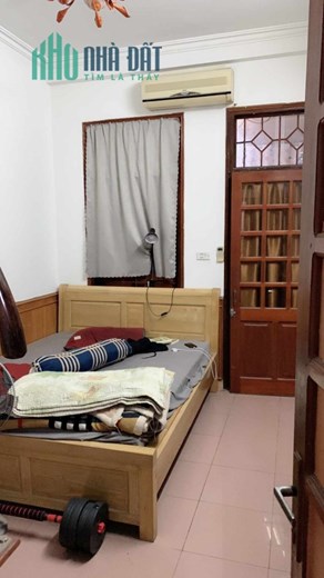 Bán gấp Tập thể Hoàng Quốc Việt 3PN, 78m2, ô tô đỗ cầu thang, mới đẹp, 1.9 tỷ