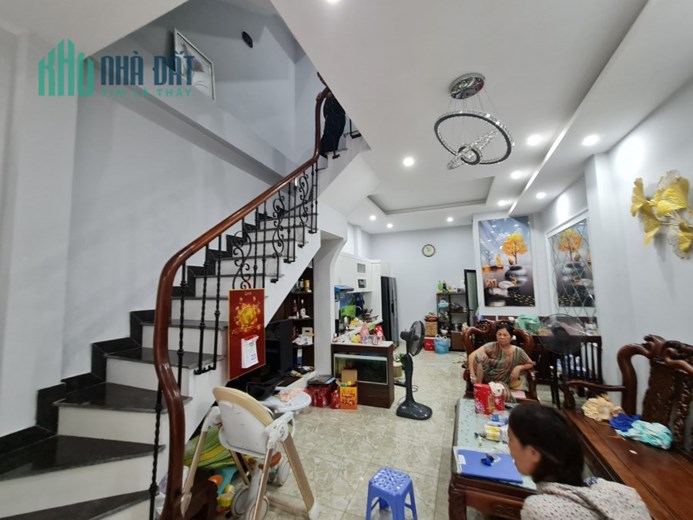 Bán nhà Minh Khai , cơ hội có 102 , 51m2 , 5,1 tỷ , Nhà dân xây chắc chắn , tiện ra ô tô