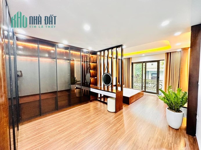 Bán nhà riêng Trần Khát Trân, Hai Bà Trưng. Ô tô vào nhà mới đẹp 61m2 4 tầng MT 4.6m 5 ngủ 5 VS