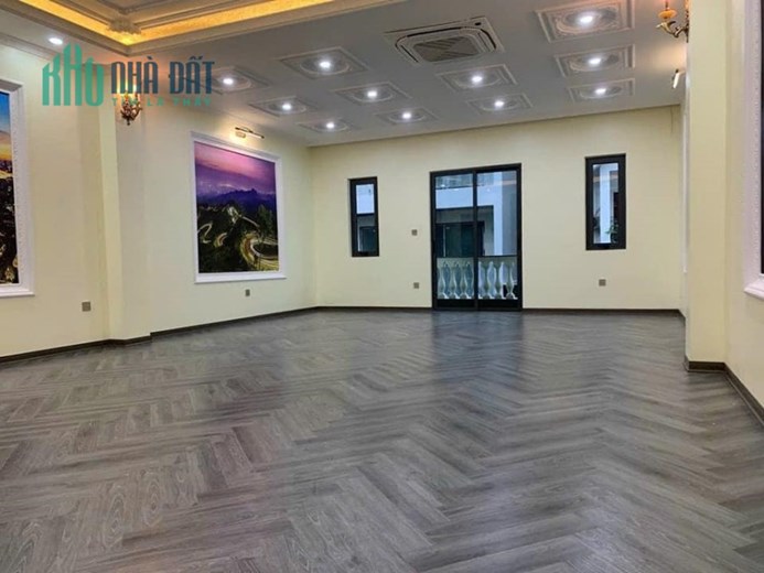 Chính chủ bán chuẩn giá - 17 tỷ 500 - Lạc Long Quân - Công viên nước Tây Hồ - 75m2 x 6 Tầng - MT 5m