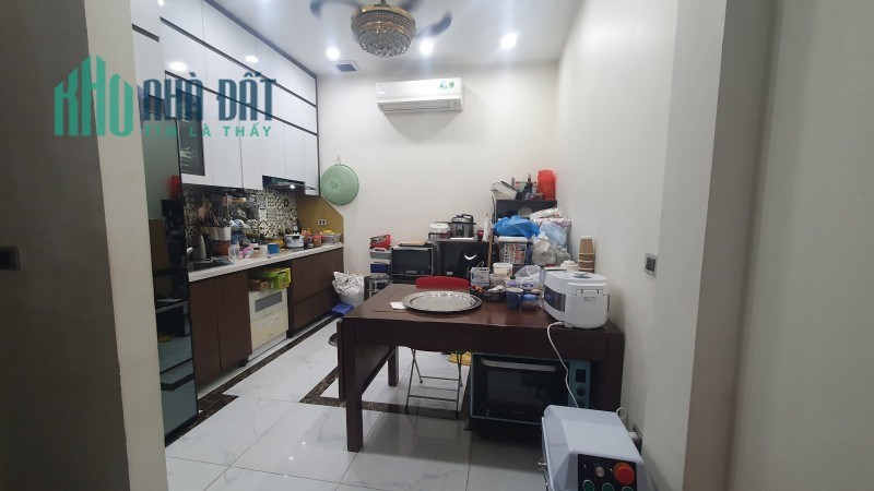 Bán nhà Trần Quốc Hoàn, Cầu Giấy. 45mx4; MT 3.5m; giá 8.65 tỷ