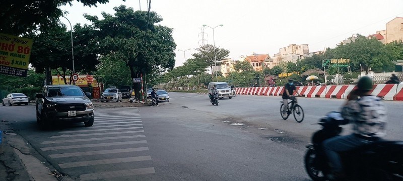 Bán nhà mặt tiền Văn Tiến Dũng, Bắc Từ Liêm. 68m2; MT 5m; giá 17 tỷ