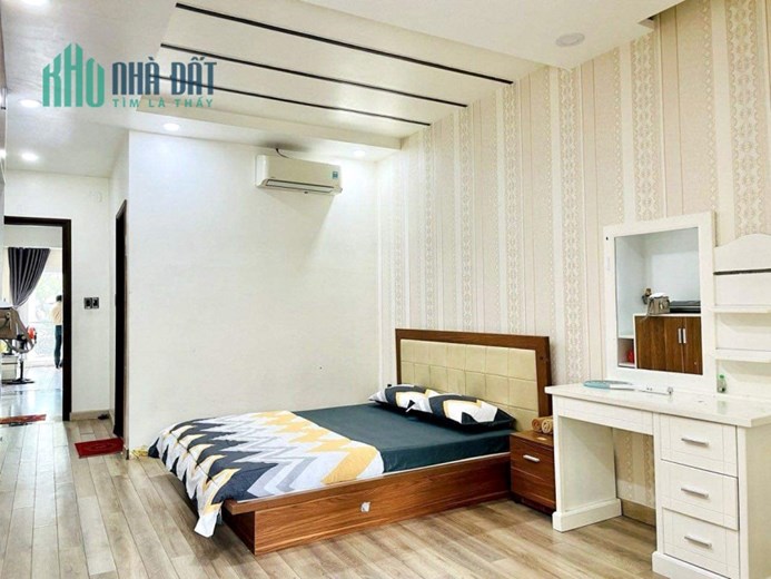 Bán nhà mặt phố Hoàng Văn Thụ Phường 9 Phú Nhuận, 2 tầng, 85m2 (5 x 17m). giá 16 tỷ 7