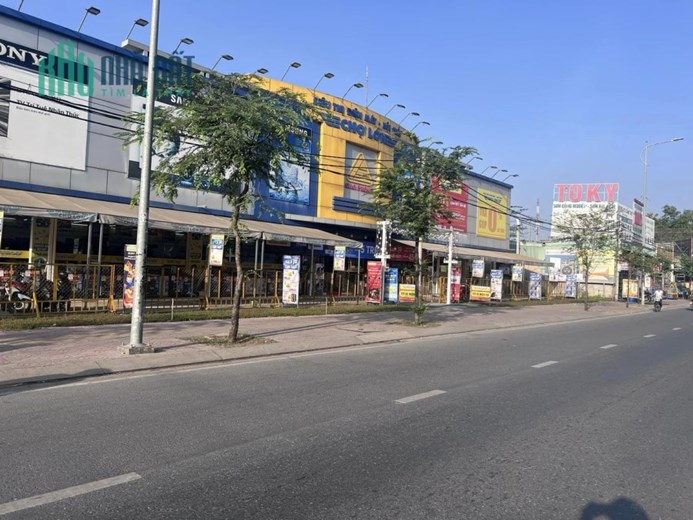 MẶT TIỀN KINH DOANH, DT 24x79 Full Thổ cư, Đường 30m, trung tâm HÓC MÔN