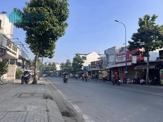 MẶT TIỀN KINH DOANH, DT 24x79 Full Thổ cư, Đường 30m, trung tâm HÓC MÔN