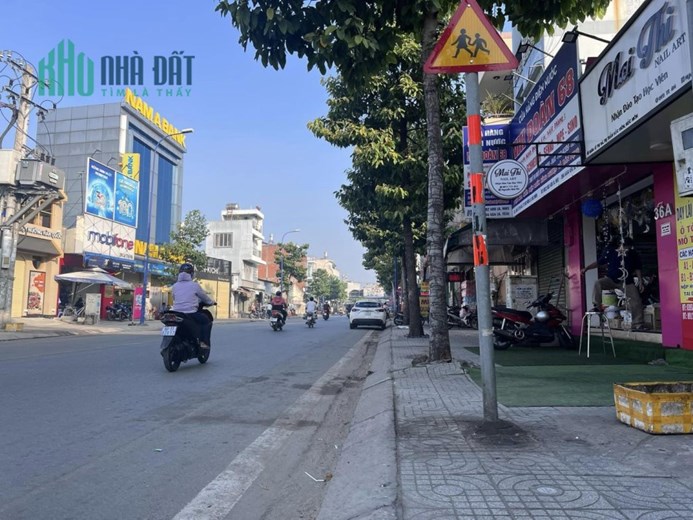 MẶT TIỀN KINH DOANH, DT 24x79 Full Thổ cư, Đường 30m, trung tâm HÓC MÔN