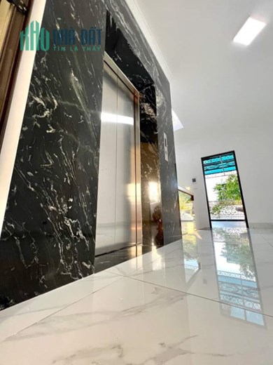 Bán toà văn phòng 7T Nguyễn Khánh Toàn Cầu Giấy 108m giá 22 tỷ doanh thu 115tr/tháng