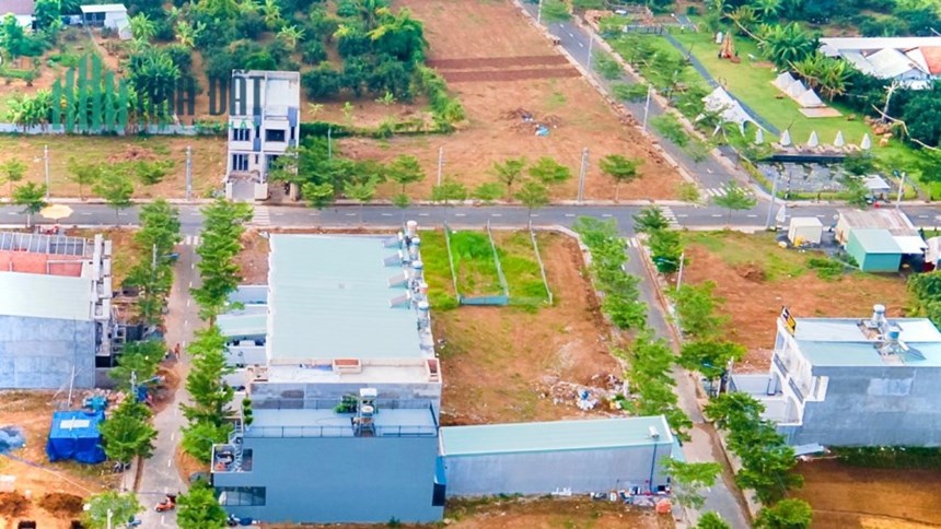 Đất Thổ Cư giữa Sân Bay Biên Hoà và Cầu Bạch Đằng 2. Lh:0961221107.