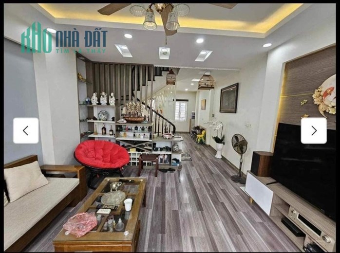 Bán nhà Bồ Đề,Long Biên 5 tầng,40m2,Mt4.5 gần oto ,ngõ thông nhỉnh 5tỷ
