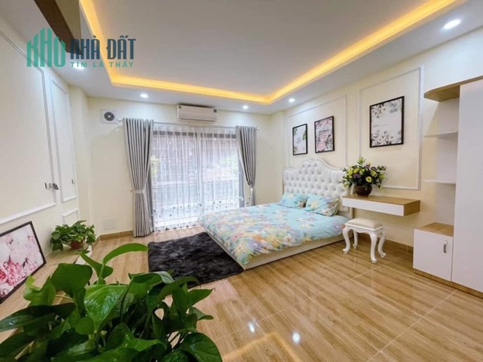 Nhà đẹp ở luôn Nguyễn Khang 52m 5T, Ngõ thông, 30m ra phố, 9.7 tỷ
