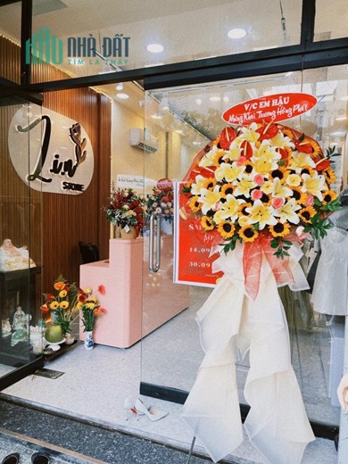 SANG GẤP SHOP THỜI TRANG TRUNG TÂM MUA SĂM SẦM UẤT ĐƯỜNG CMT8, PHƯỜNG 6, TÂN BÌNH