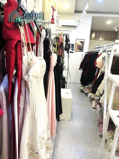 SANG GẤP SHOP THỜI TRANG TRUNG TÂM MUA SĂM SẦM UẤT ĐƯỜNG CMT8, PHƯỜNG 6, TÂN BÌNH