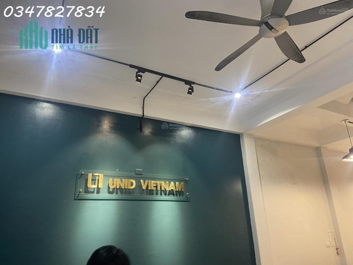 Chính chủ cho thuê nhà phố Trung Kính 54 m2 3 tầng 1 tum.