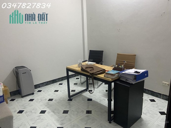 Chính chủ cho thuê nhà phố Trung Kính 54 m2 3 tầng 1 tum.