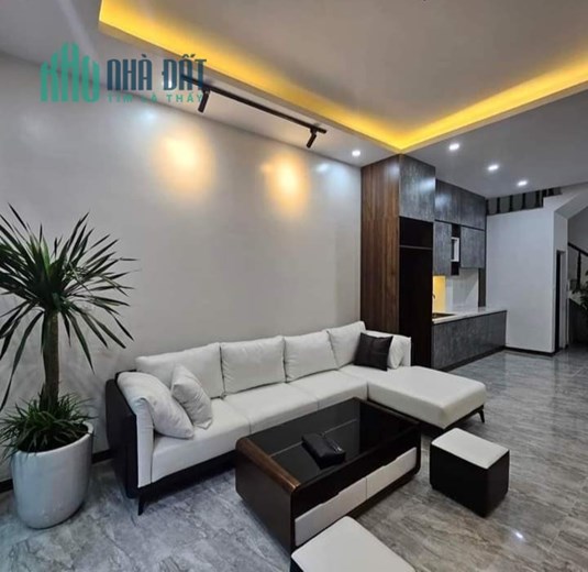 Bán nhà dân xây Nguyễn Khánh Toàn Cầu Giấy 55m - 4T, phân lô, ô tô dừng đỗ