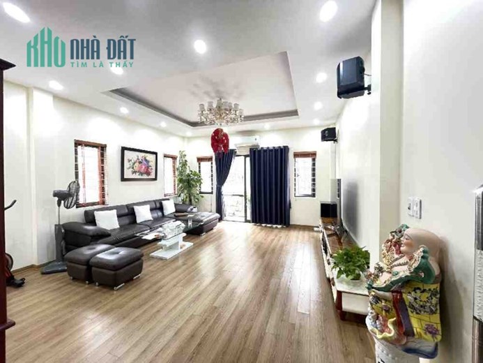 Giảm SỐC 1tỷ! Bán GẤP nhà Nguyễn Văn Cừ, lô góc full nội thất, ô tô, 65m x5T, nhỉnh 9tỷ