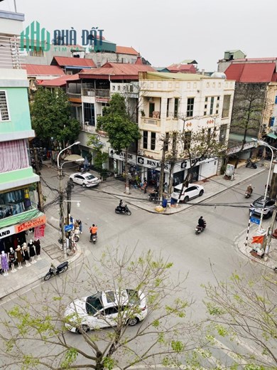 Bán nhà mặt phố ăn đêm Trần Quốc Tuấn 98m2 , giá : 16 tỷ.