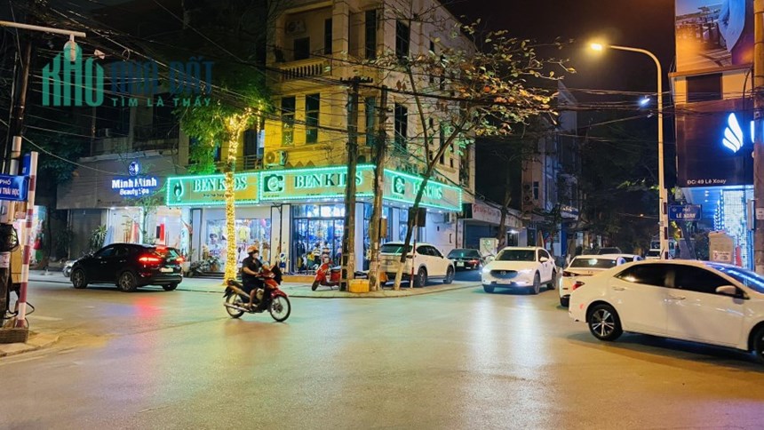 Bán nhà mặt phố ăn đêm Trần Quốc Tuấn 98m2 , giá : 16 tỷ.