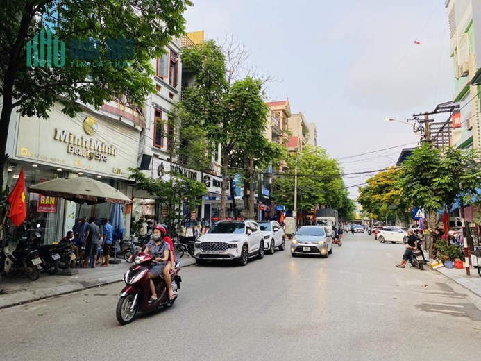 Bán nhà mặt phố ăn đêm Trần Quốc Tuấn 98m2 , giá : 16 tỷ.