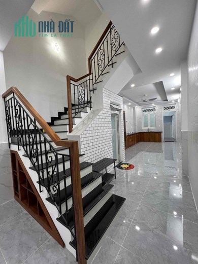 🔥 Nhà siêu đẹp 2 mặt tiền sát chợ Phạm Văn Hai - 3 tầng 4PN - hẻm 7m thông