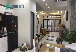 Bán gấp nhà Mặt phố Đại La giá 25.5 tỷ, dt 60m2, Hè rộng thênh thang