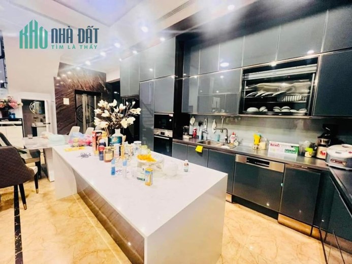 BÁN GẤP ! BIỆT THỤ VIP PHỐ ĐẠI LA  - QUẬN HAI BÀ TRƯNG. 126M X 4T. GIÁ HƠN 30 TỶ
