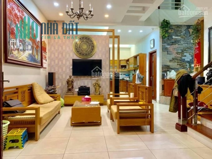 Bán gấp nhà Phố Hàng Hương giá 17.5 tỷ, 65mx4 tầng, đủ Nội thất