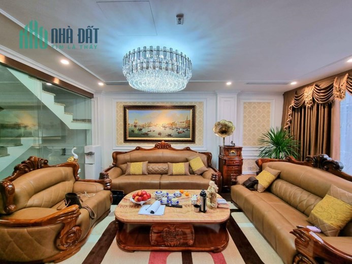Bán nhà phố Nguyễn Văn Cừ, 6 Tầng, Thang máy, 3 Bước ra phố, Nhà Đẹp Long Lanh.