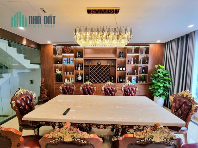 Bán nhà phố Nguyễn Văn Cừ, 6 Tầng, Thang máy, 3 Bước ra phố, Nhà Đẹp Long Lanh.
