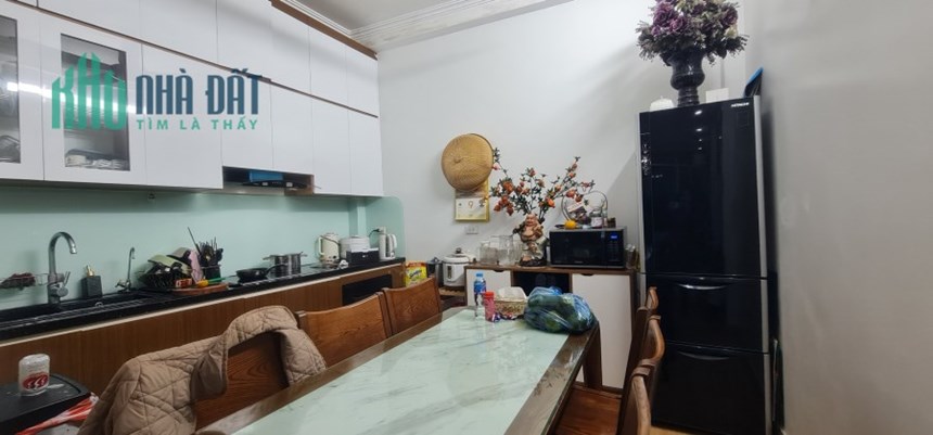NHÀ ĐẸP PHỐ BỒ ĐỀ – DÂN XÂY NHÀ ĐẸP Ở NGAY TẶNG TOÀN BỘ NỘI THẤT – TIỆN ÍCH BẠT