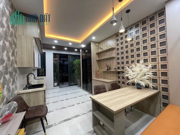 Nhà đẹp cần BÁN - Lạc Long Quân - Nhật Chiêu - ngõ nông oto đỗ gần - 38m x 6 Tầng - ở luôn