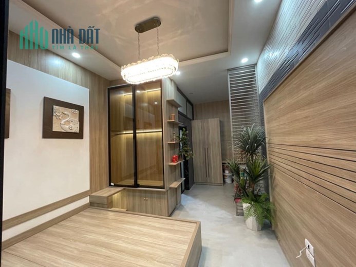 Nhà đẹp cần BÁN - Lạc Long Quân - Nhật Chiêu - ngõ nông oto đỗ gần - 38m x 6 Tầng - ở luôn