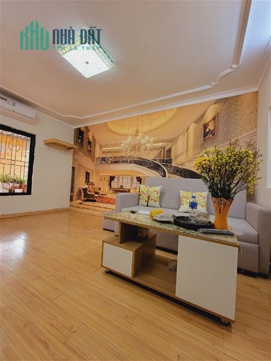 CỰC CHẤT với Tập Thể Quỳnh Mai, thoáng trước sau, nội thất xin, ô tô, sổ riêng 73m 2 ngủ.

DO MUA