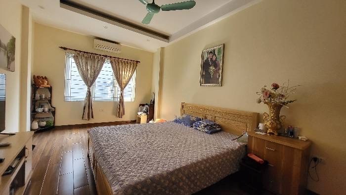Bán nhà thoáng rộng gần phố Trương Định-đầy đủ nội thất đẹp, DT 50m x 6 tầng giá chỉ 5,5 tỷ