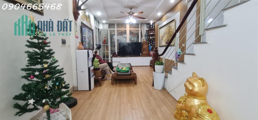 Bán nhà Phố Bồ Đề, quận Long Biên, nhà siêu đẹp, ở ngay, 42m giá nhỉnh 4 tỷ.