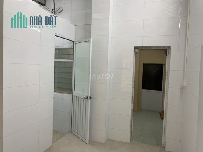 Chính chủ cần bán nhà tập thể tầng 1 có 2 mặt tiền, để ở và kinh doanh tại số 5 đường Nguyễn