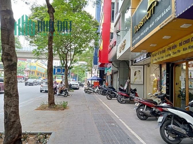 Siêu Phẩm 5 Tầng Thang Máy Mặt Phố Nguyễn Văn Cừ, Vị Trí ĐẸP, KD Đỉnh, 100m2, Nhỉnh 25 Tỷ.